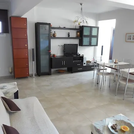 Modern House Elli 公寓 卡拉马塔